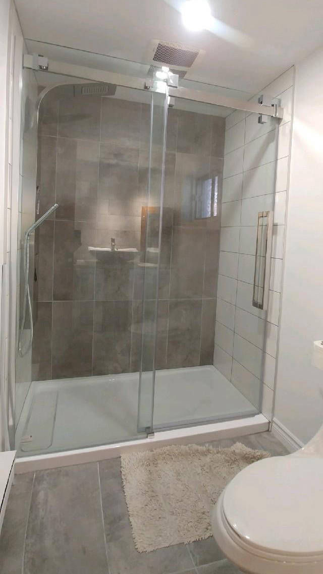 douche avec portes en verre